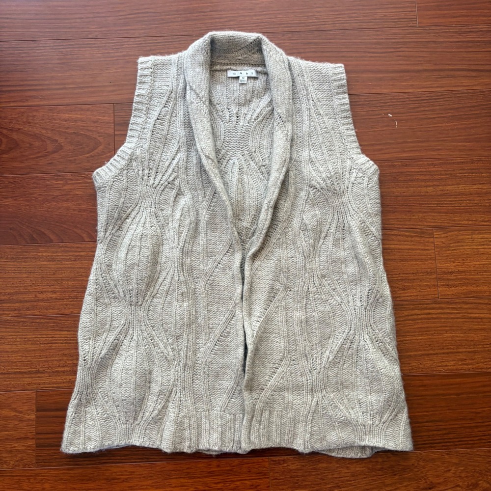 Cabi Women's M Sweater Vest Oatmeal Beige Wool Yak Blend Cable Knit Open Front
